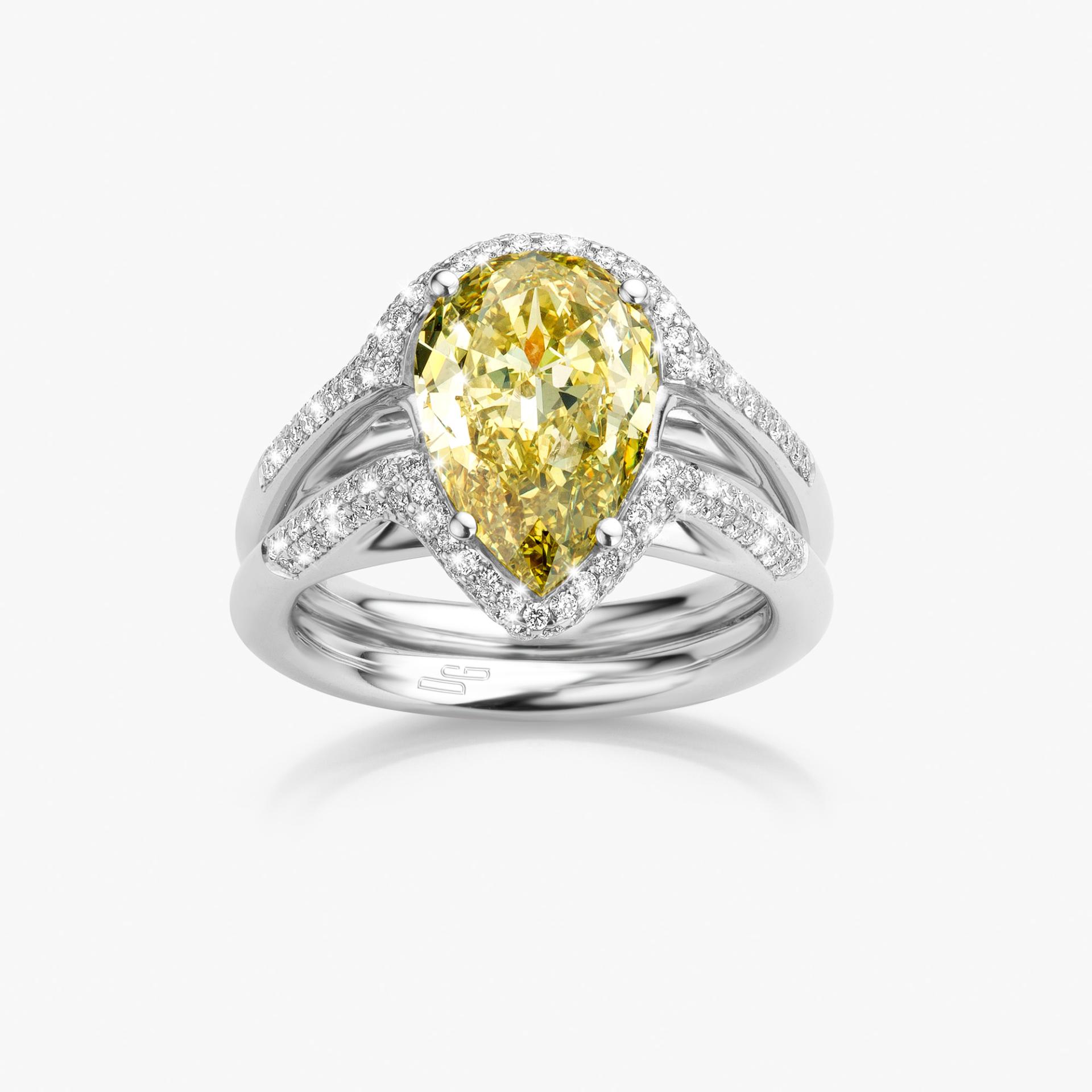 White gold ring set with pear shaped diamond Fancy Yellow and brilliants made by Maison De Greef