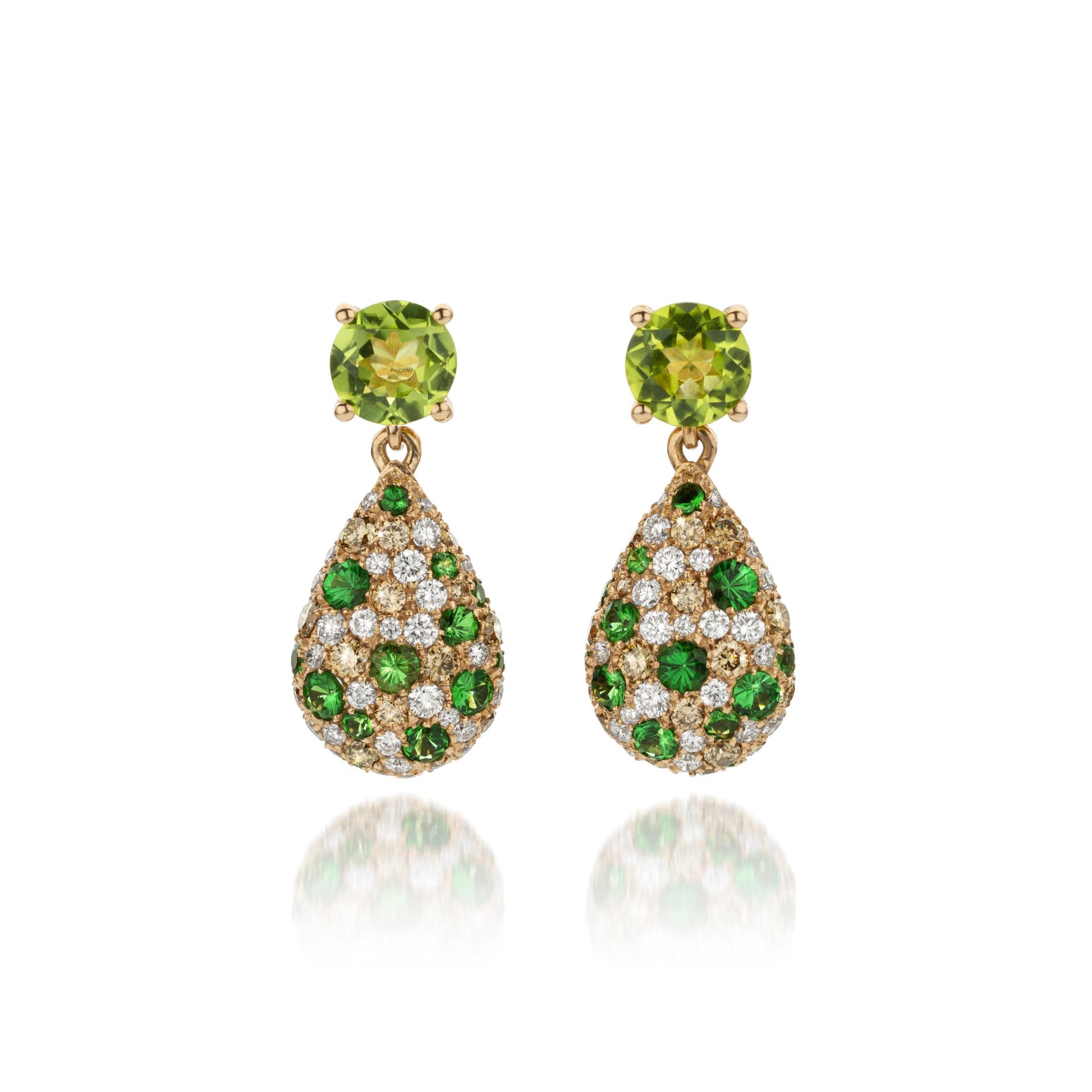 images/maison-de-greef/12.-solis/7105.ogp/rose-gold-earrings-set-with-peridot-2C-diamonds-and-tsavorites.jpg