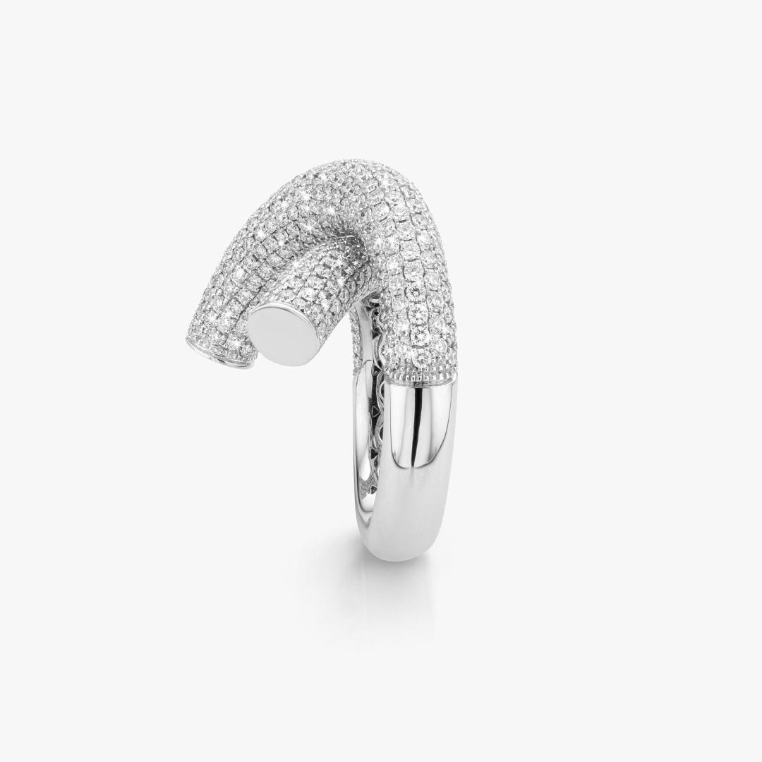 Pavé Stella ring in white gold and diamonds made by Maison De Greef