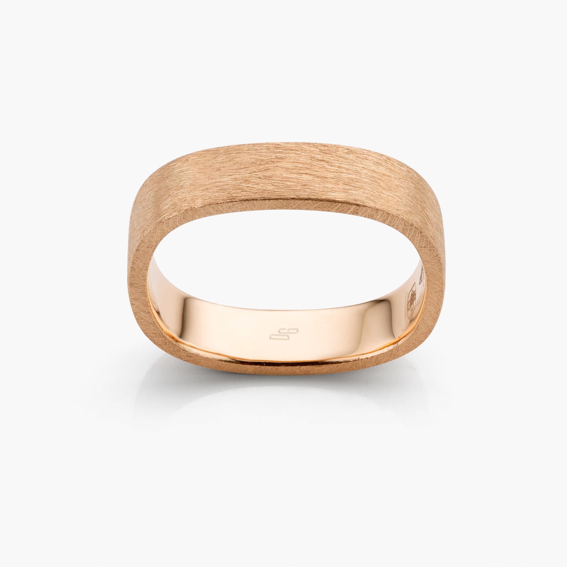 Wedding ring Bold model made by Maison De Greef