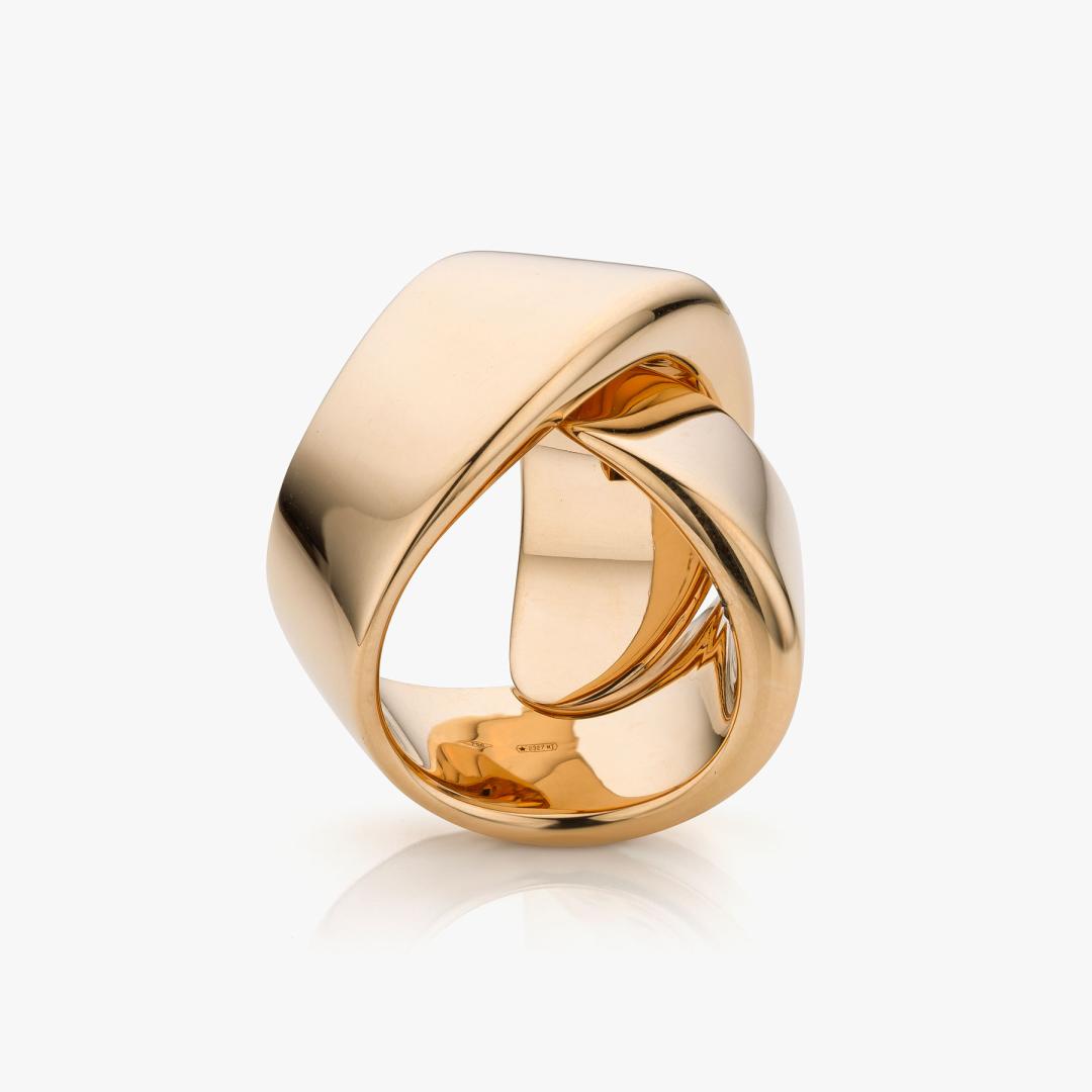 Abbraccio ring in rose gold made by Vhernier