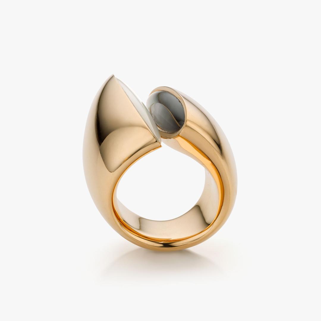 Eclisse ring in rose gold set with white and grey mother-of-pearl made by Vhernier