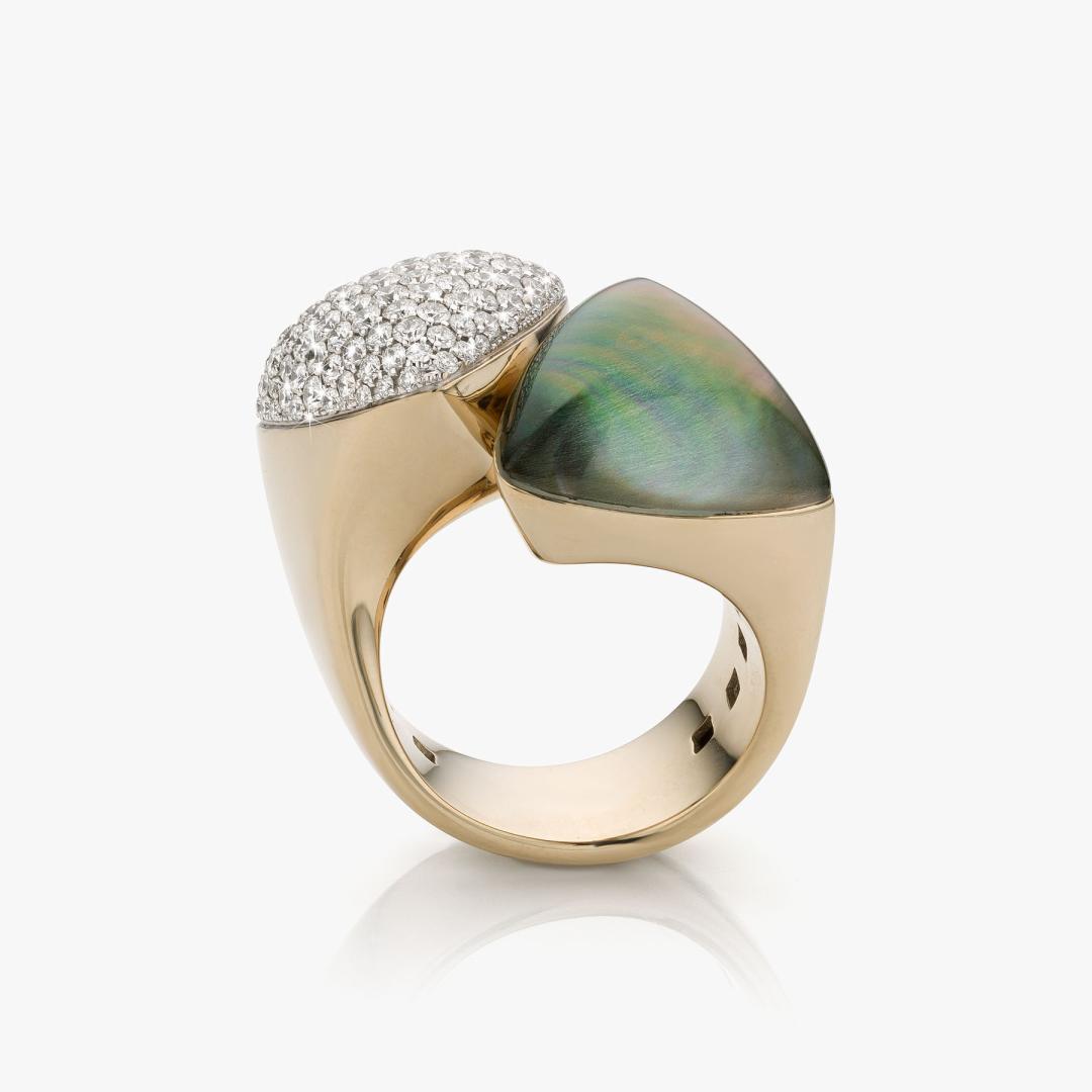 White gold Freccia ring set with grey mother-of-pearl and brilliants. made by Vhernier