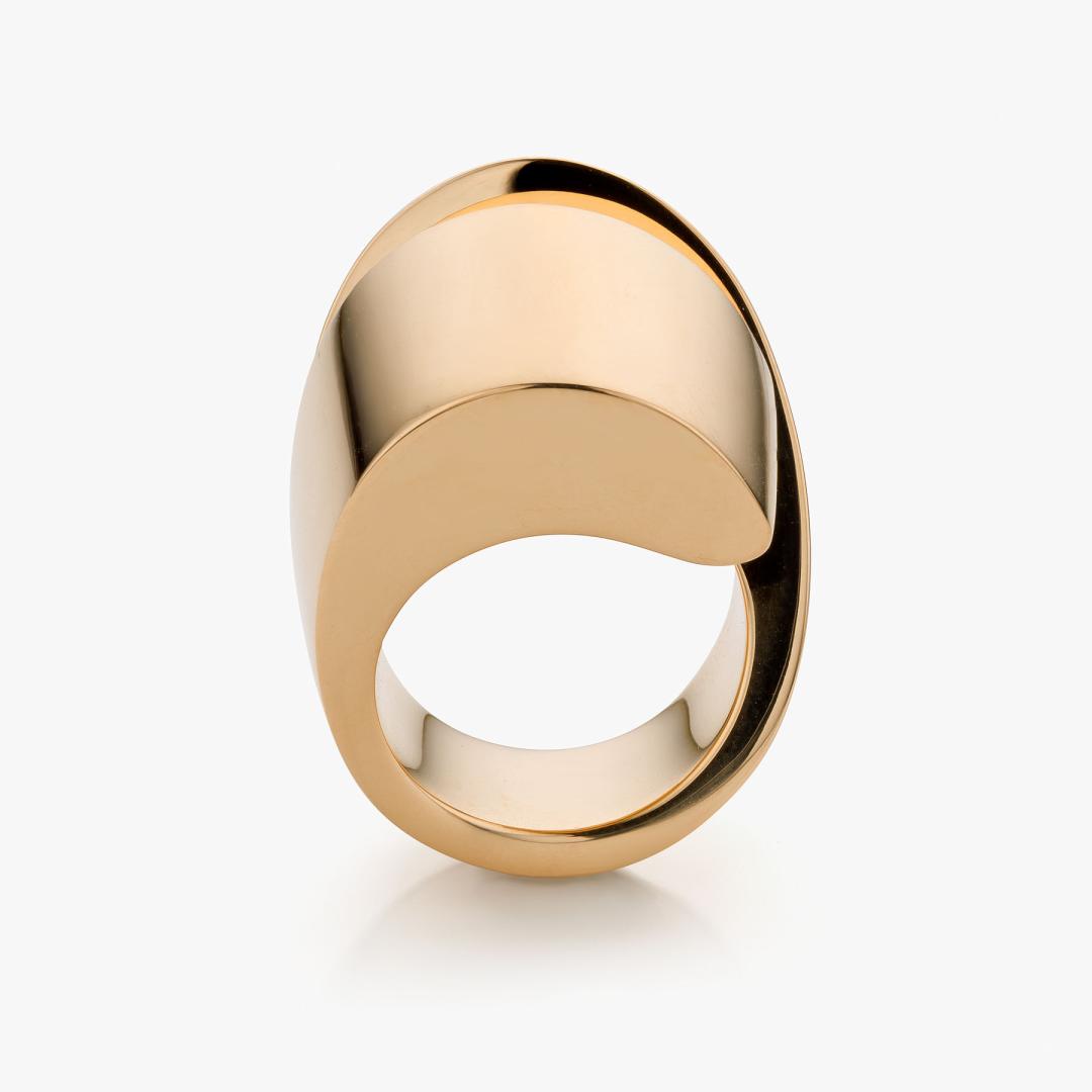 Kiss ring in rose gold made by Vhernier