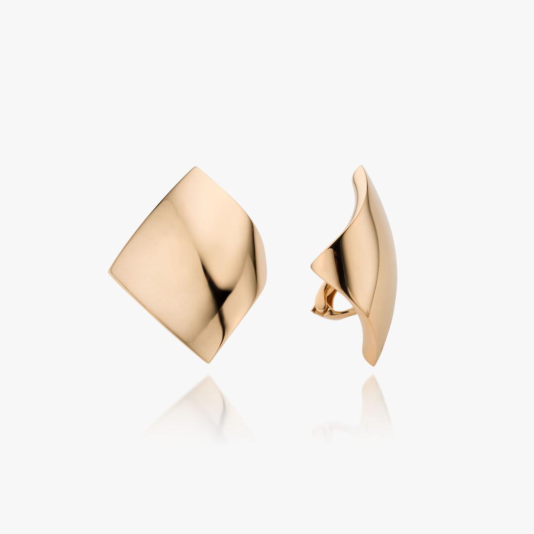 Kiss earrings in rose gold  made by Vhernier