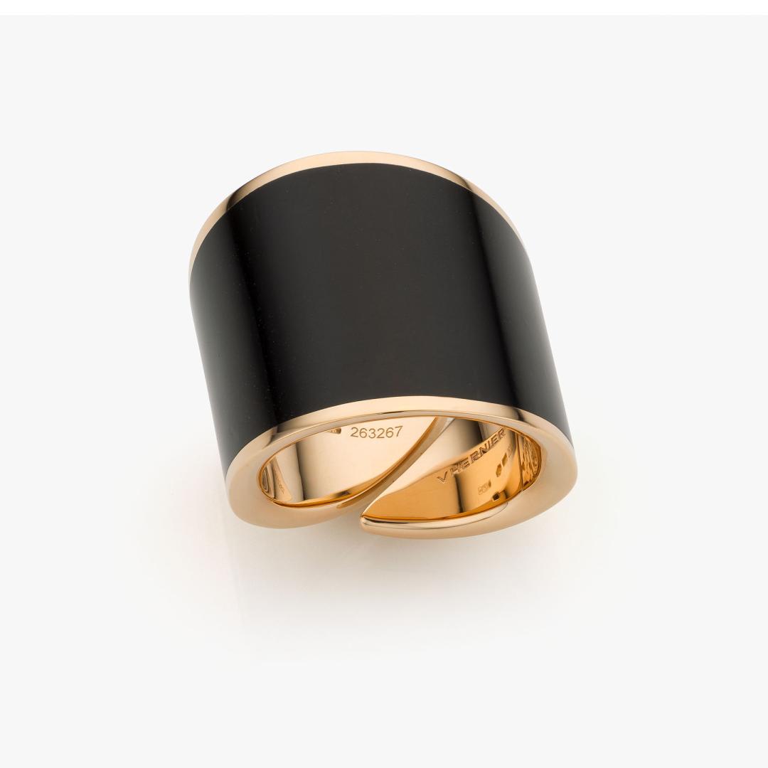 Vague ring in rose gold and jet made by Vhernier