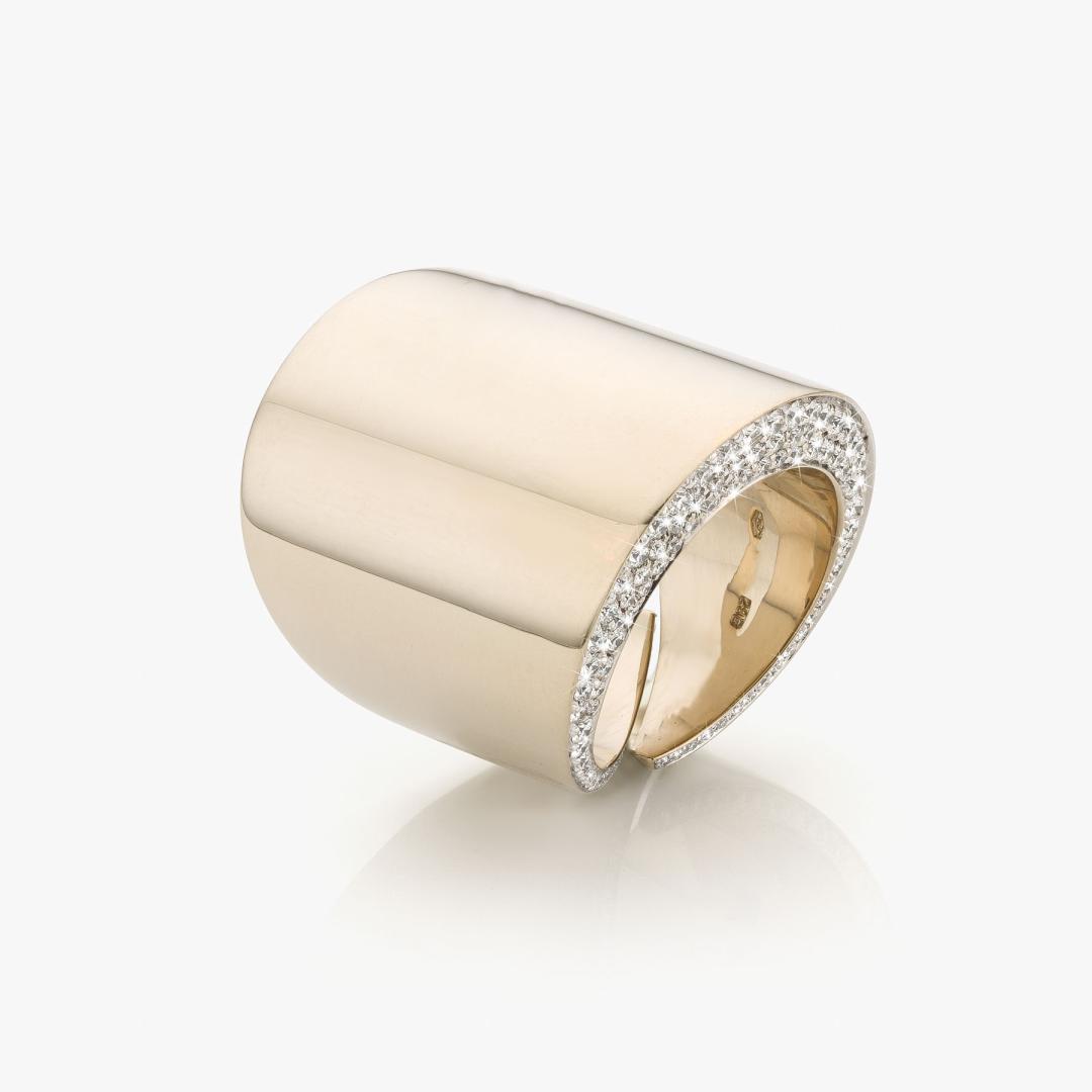 Vague ring in white gold set with brilliants made by Vhernier